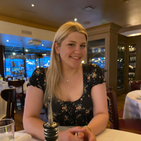 Meet your Posher, Alyssa - Picture 1 of 1